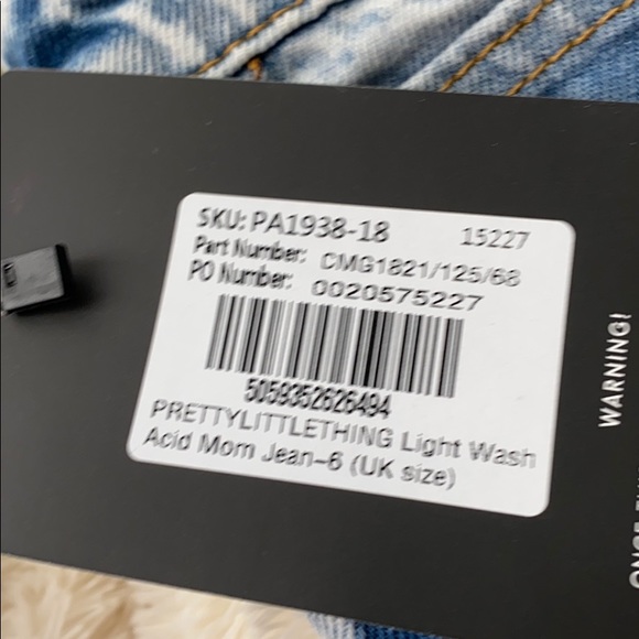 PrettyLittleThing Light wash acid mom jeans - Picture 2 of 3